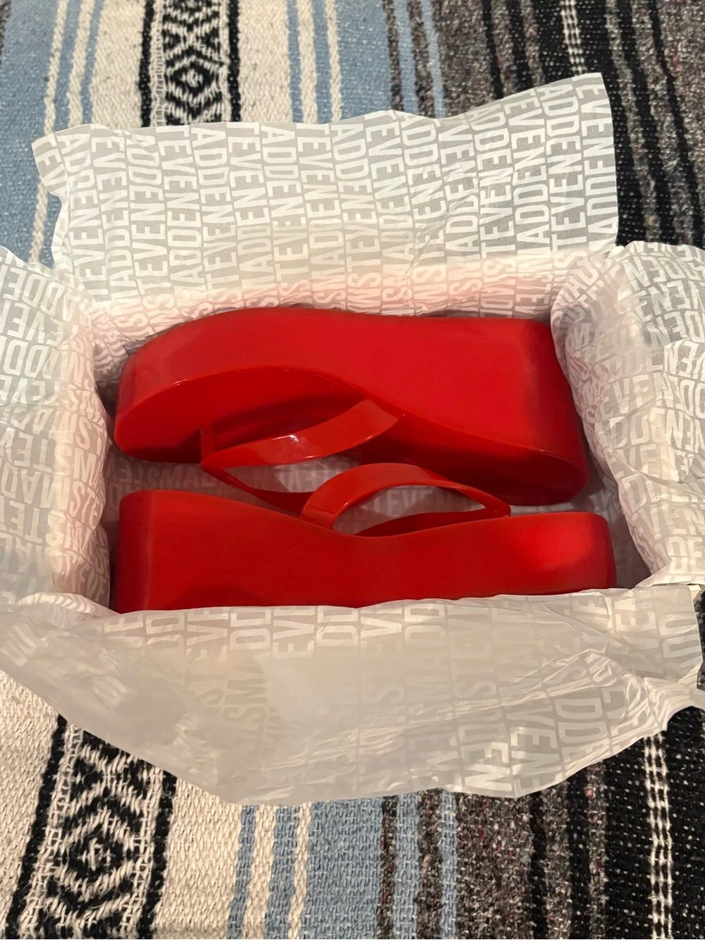 Steve Madden Red Orange  Platform Flip Flop Sandals, women’s 8, NWB & Tote Bag